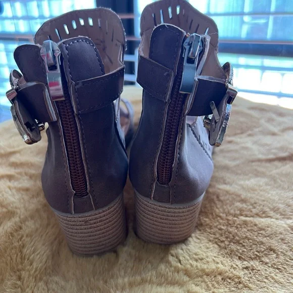 Womens Leather Shoes - Picture 7 of 11